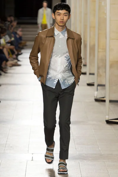 Look 3